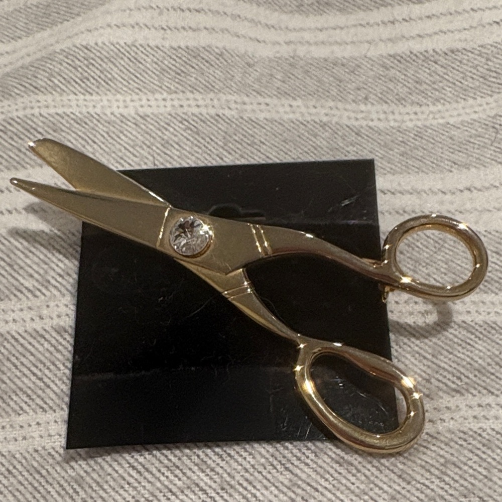 Vintage Scissor Pin w Rhinestone Center Accent New
